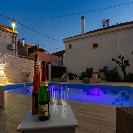 4 Holiday House Gatsby