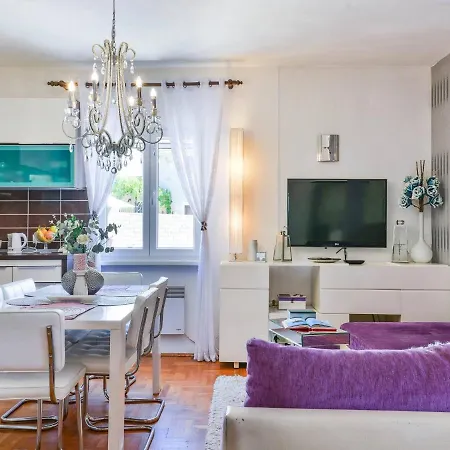 4 Holiday House Gatsby *